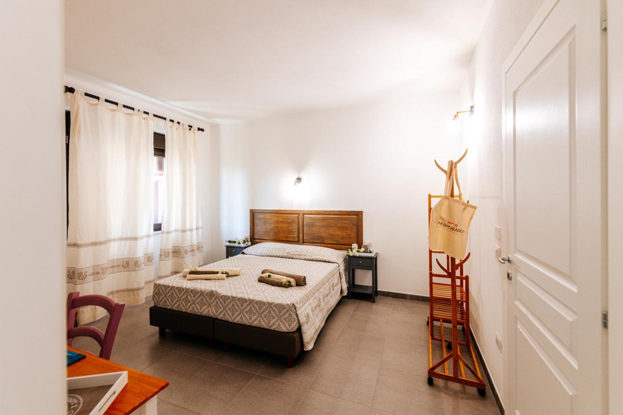 Domo Mediterranea Affittacamere-Guest House SantʼAntìoco Exteriör bild